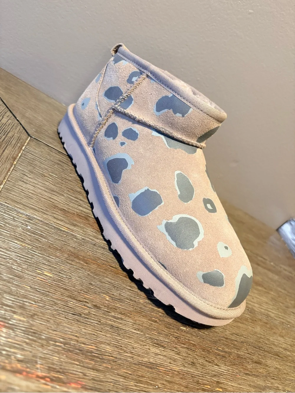 UGG Classic Ultra Mini Appaloosa Boots – Women’s Size 8